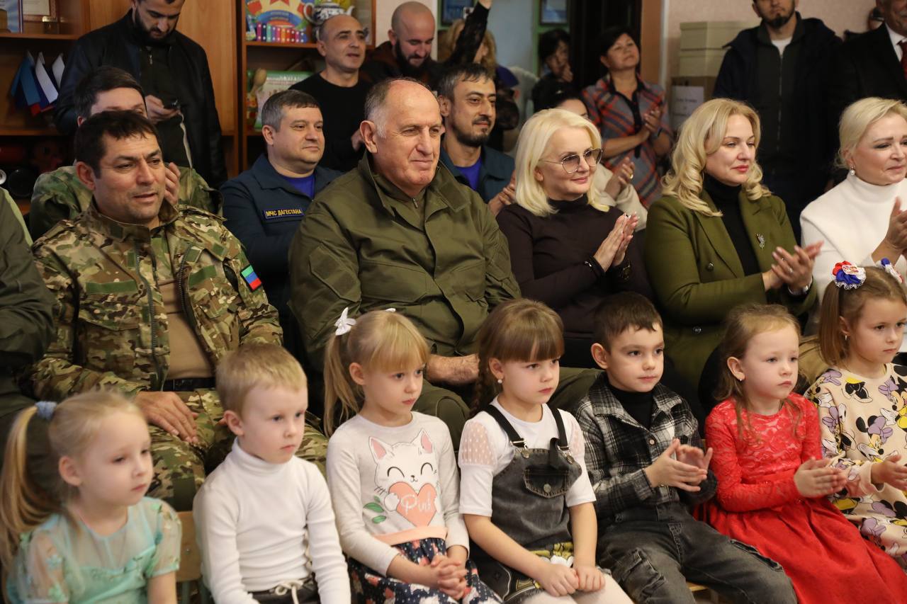 Абдулмуслим Абдулмуслимов передал более 200 подарков детскому саду «Березка» в Луганске