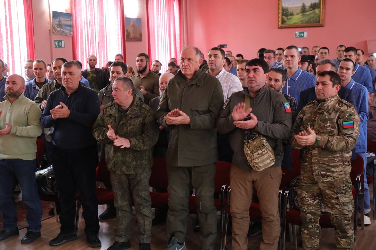 Абдулмуслим Абдулмуслимов навестил дагестанских военнослужащих в клиническом госпитале в Ростове-на-Дону и передал гумпомощь
