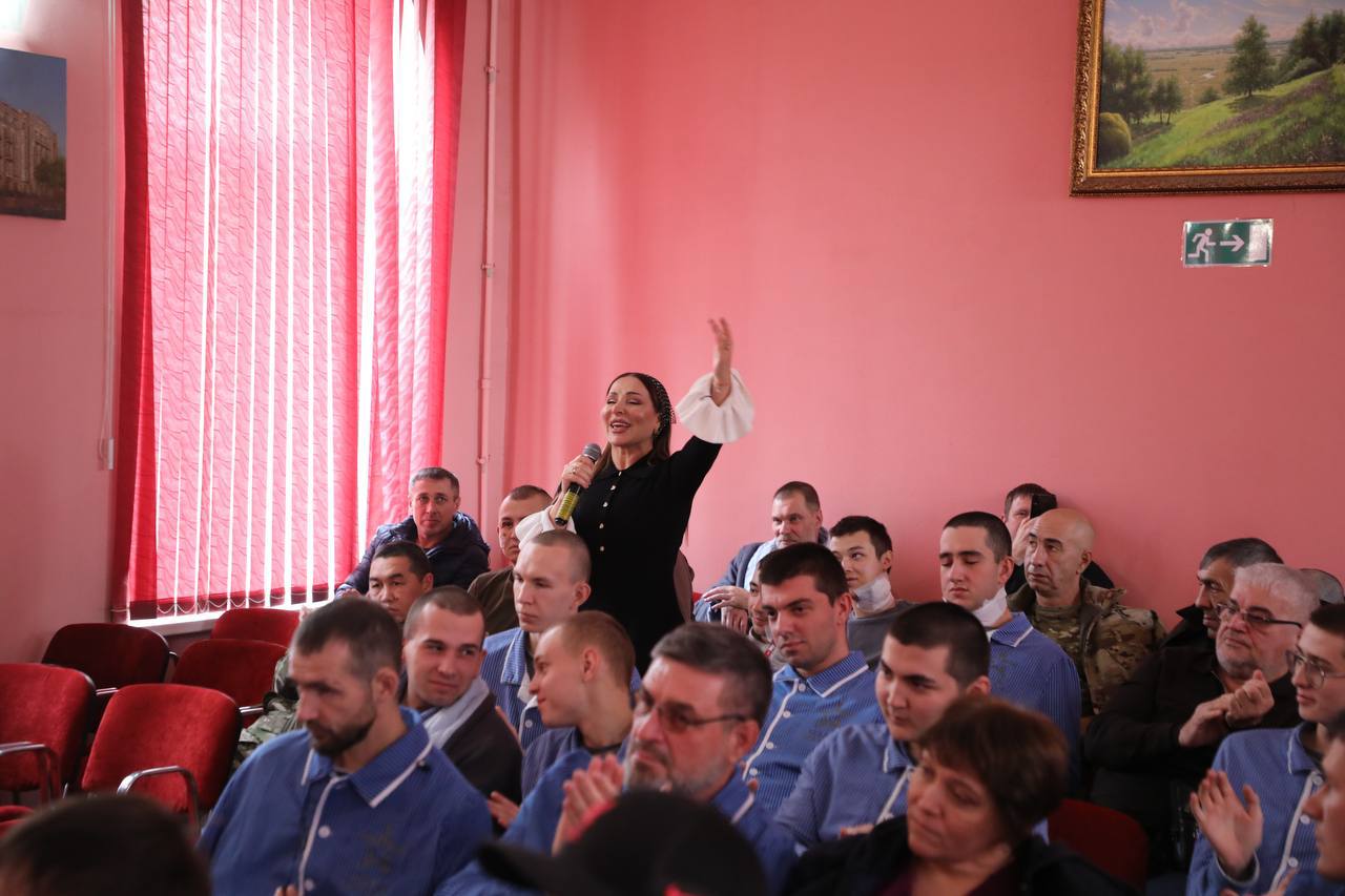 Абдулмуслим Абдулмуслимов навестил дагестанских военнослужащих в клиническом госпитале в Ростове-на-Дону и передал гумпомощь