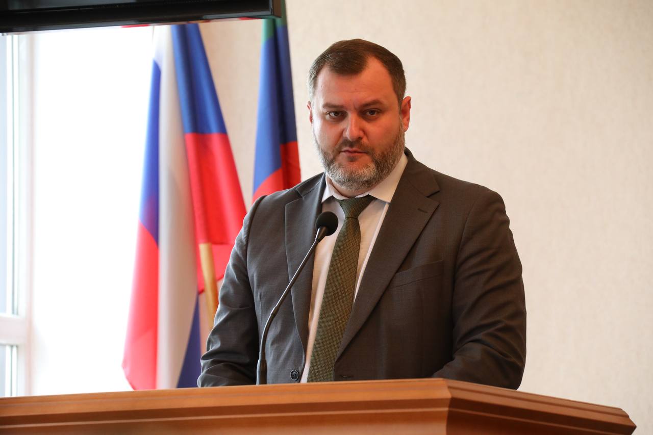Абдулмуслим Абдулмуслимов поручил усилить персональную ответственность руководителей медучреждений за показатели младенческой смертности
