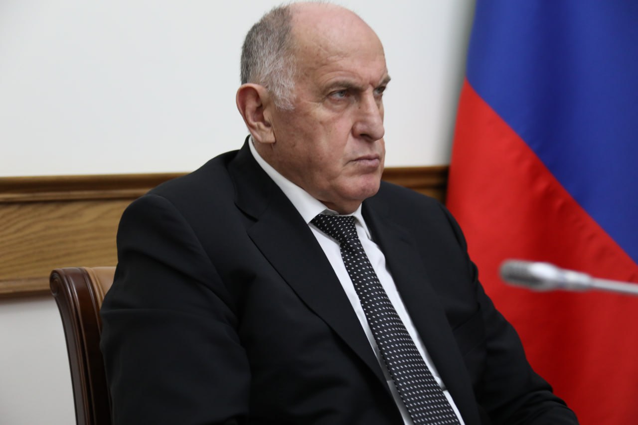 Абдулмуслим Абдулмуслимов провел итоговое заседание Комиссии по противодействию незаконному обороту промышленной продукции