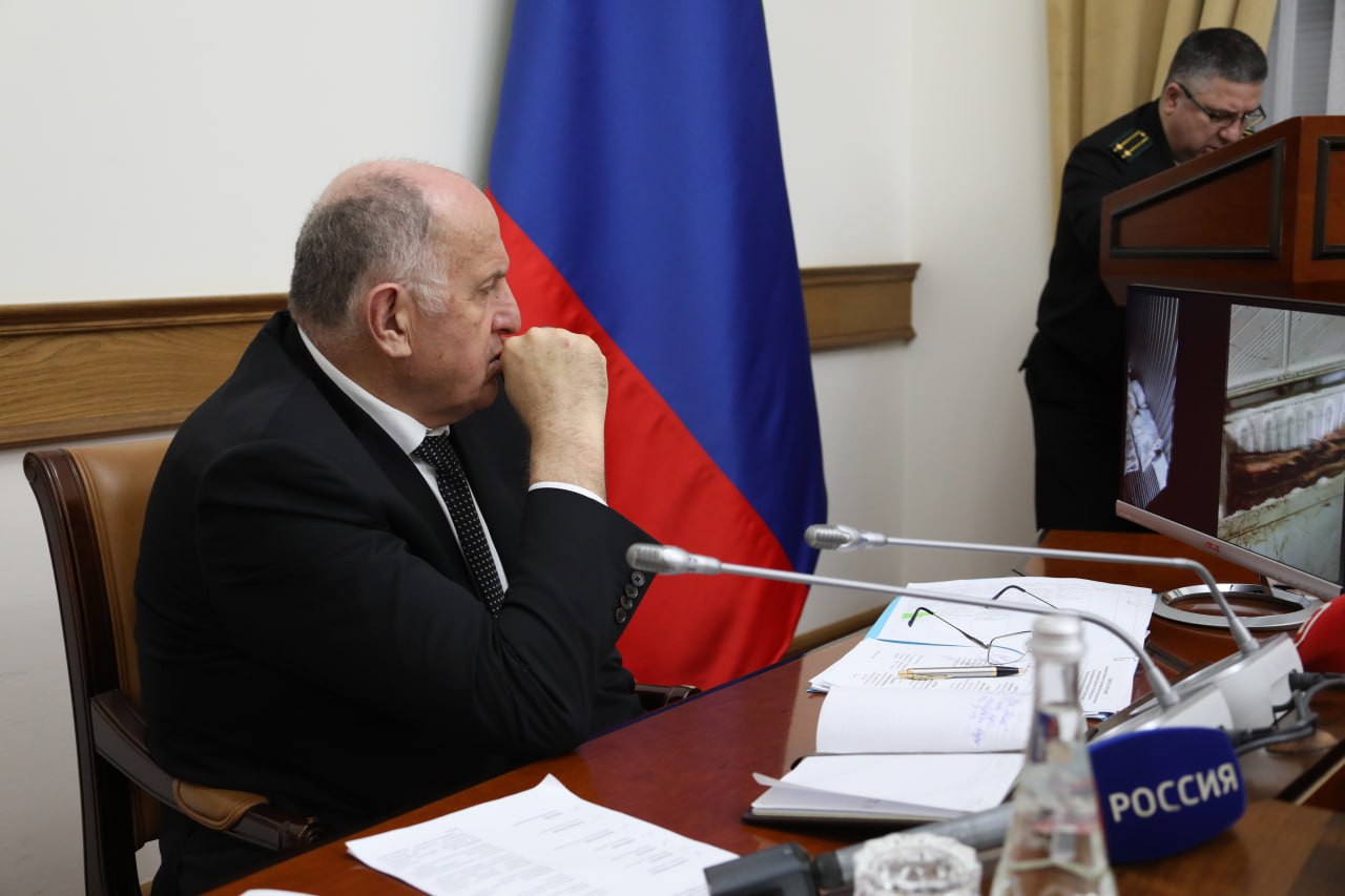 Абдулмуслим Абдулмуслимов провел итоговое заседание Комиссии по противодействию незаконному обороту промышленной продукции