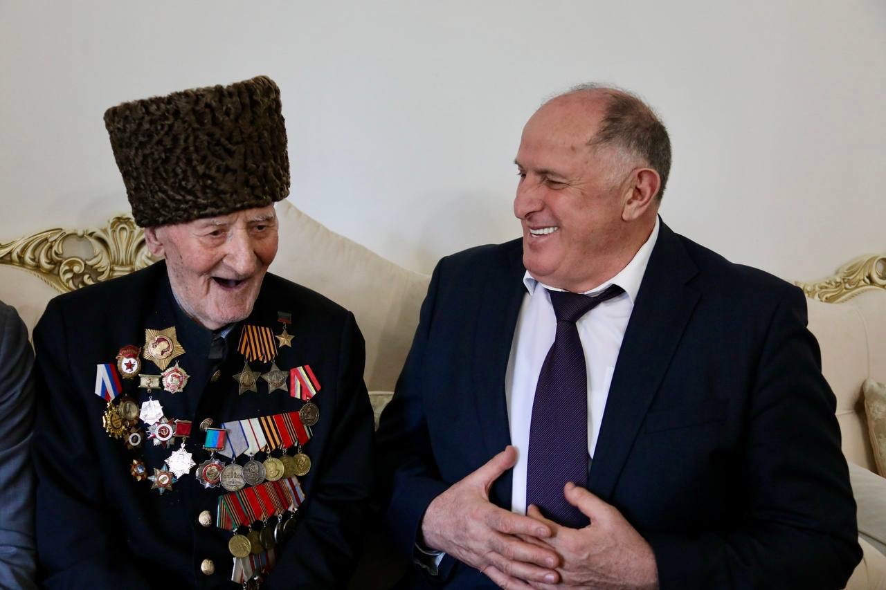 Абдулмуслим Абдулмуслимов поздравил Героя РФ Ибрагим-Пашу Садыкова с днём рождения