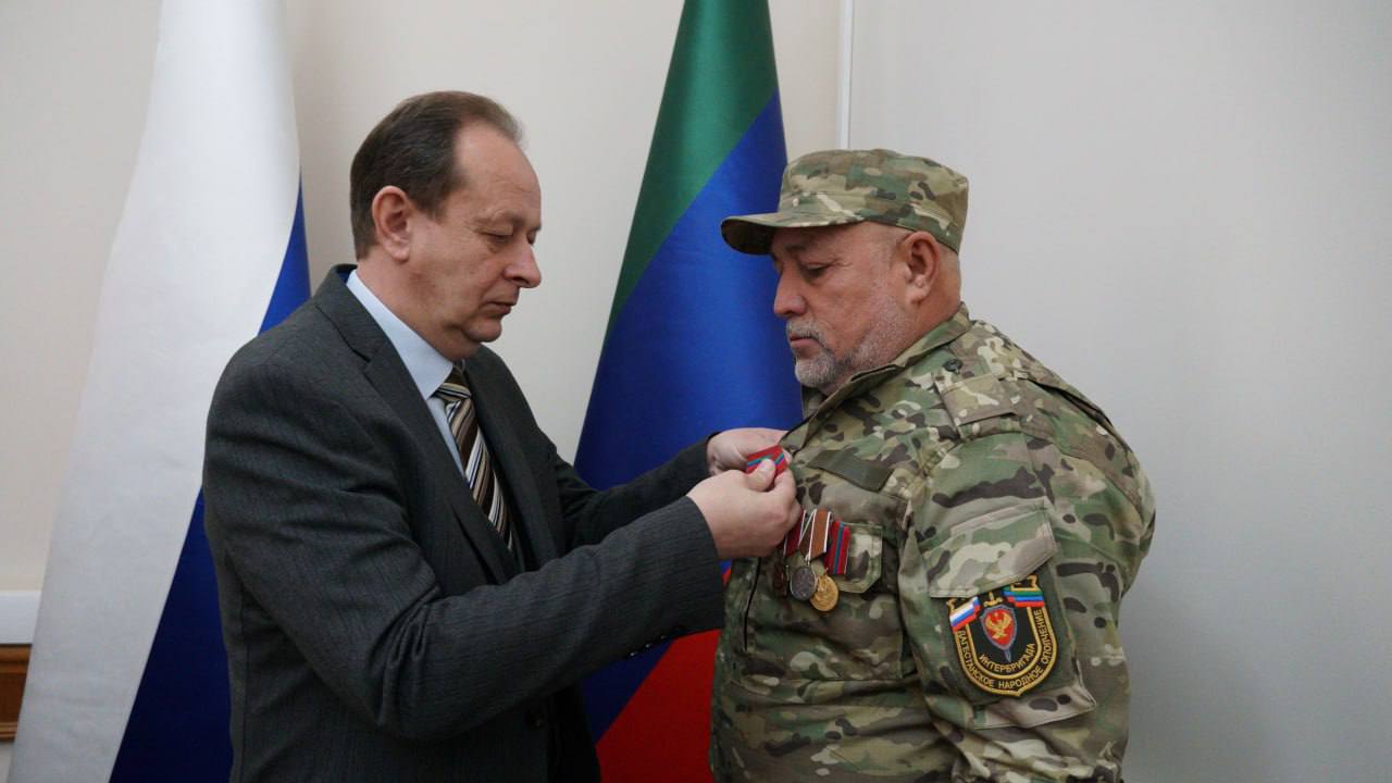 14 ветеранов ВДВ отмечены юбилейными медалями к 25-летию разгрома бандформирований