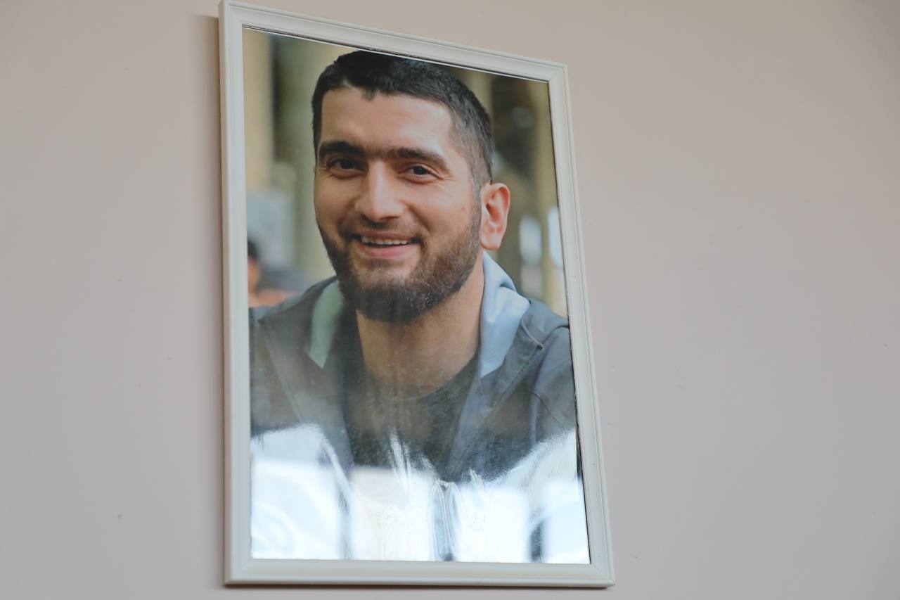 Абдулмуслим Абдулмуслимов навестил вдову и мать погибших участников СВО