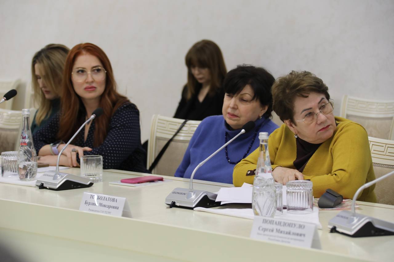 Абдулмуслим Абдулмуслимов провел встречу с руководителями пресс-служб органов исполнительной власти Дагестана