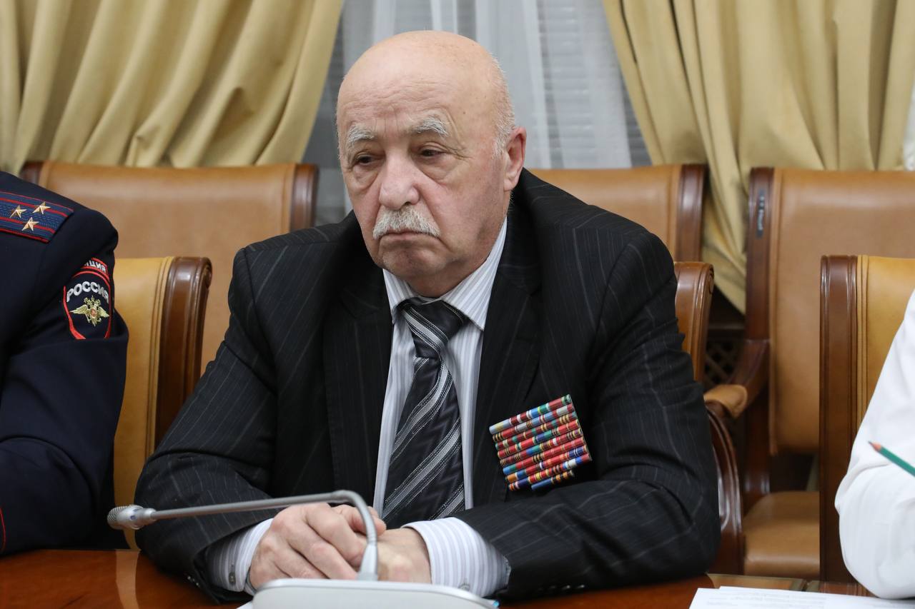 Абдулмуслим Абдулмуслимов провел совещание по подготовке к заседанию оргкомитета «Победа»