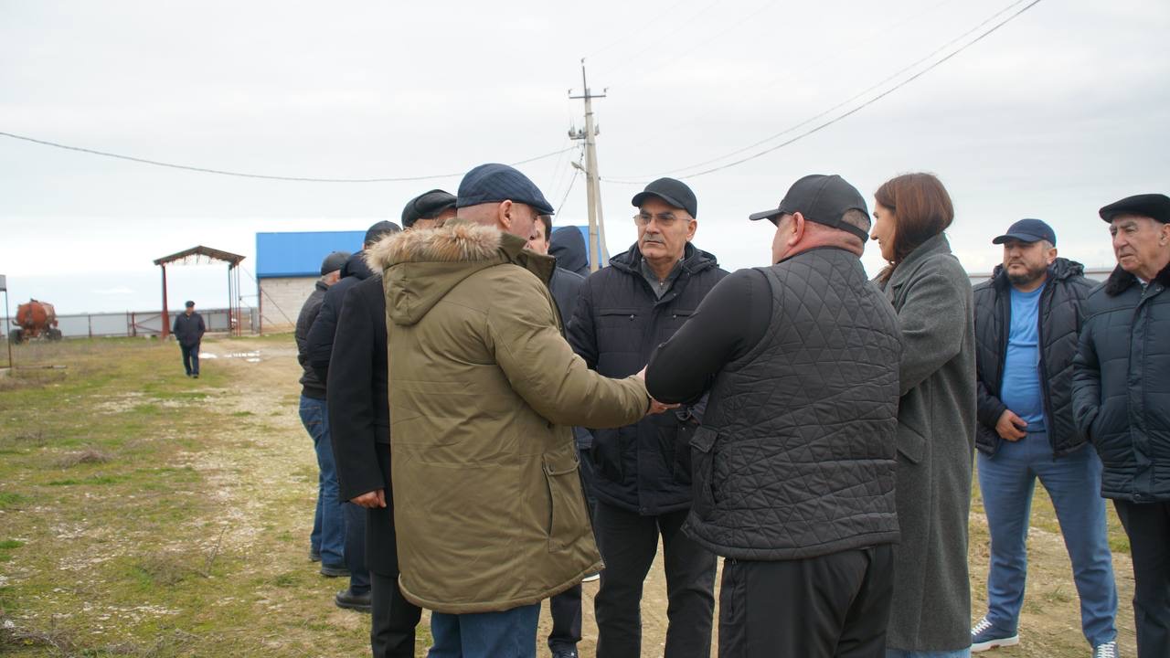 Эффективность использования земель ООО «Лоза» в Дахадаевском районе проверила делегация во главе с вице-премьером Нариманом Абдулмуталибовым