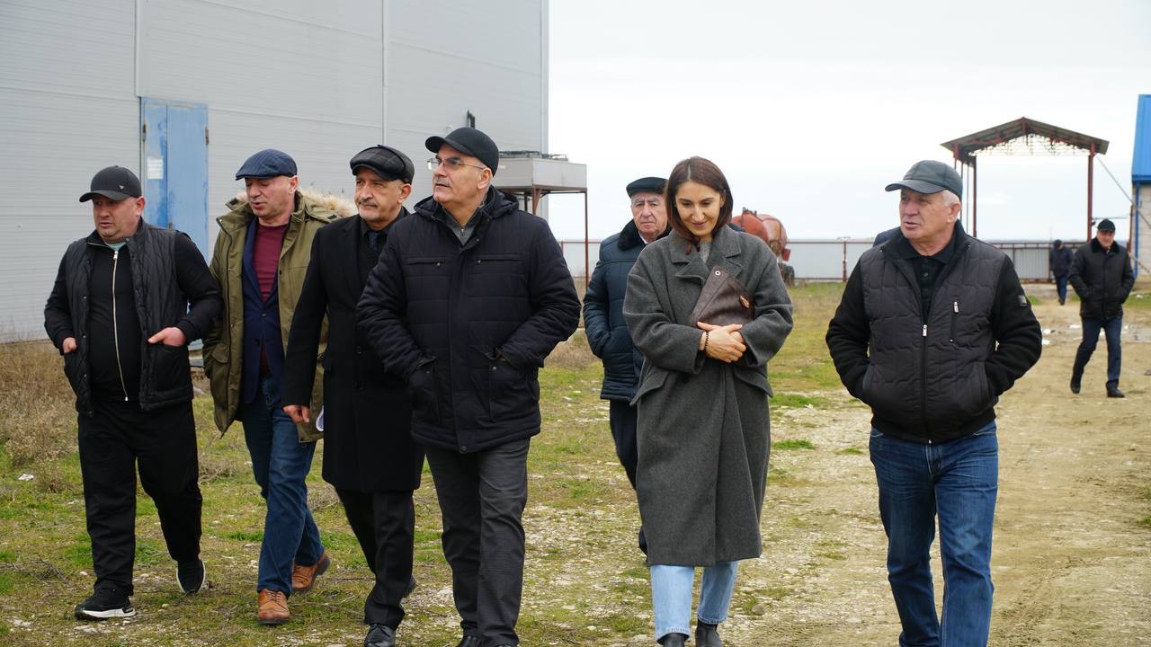 Эффективность использования земель ООО «Лоза» в Дахадаевском районе проверила делегация во главе с вице-премьером Нариманом Абдулмуталибовым