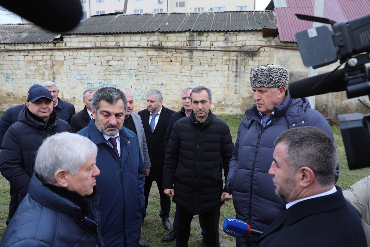 Правительство Дагестана поможет в благоустройстве стадиона «Труд» в Дагестанских Огнях