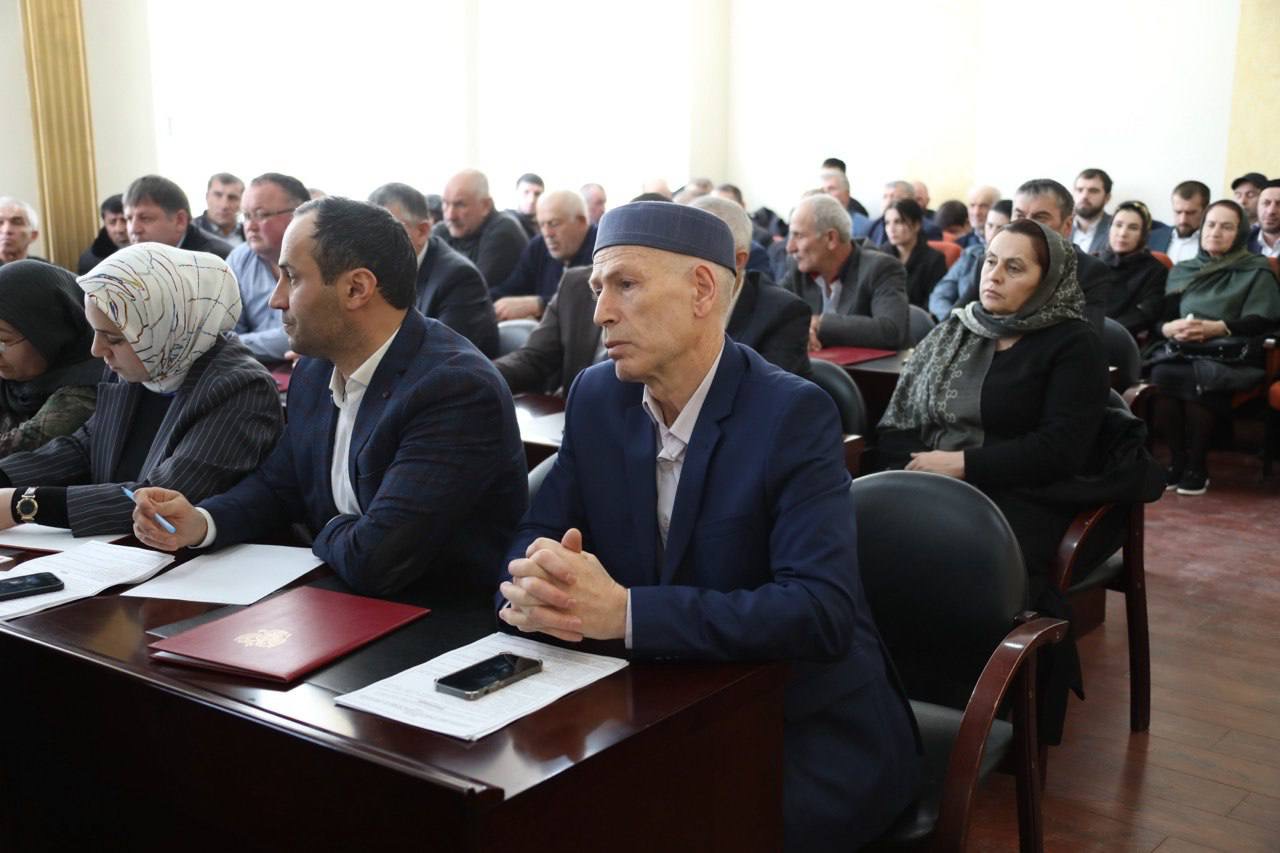 Абдулмуслим Абдулмуслимов провёл совещание по вопросу развития Акушинского района