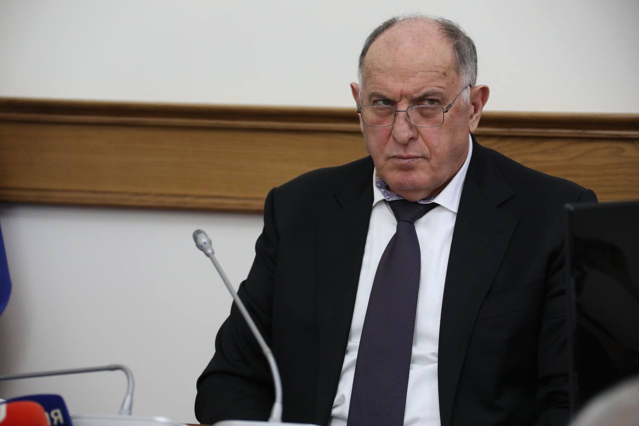Абдулмуслим Абдулмуслимов поручил упразднить неэффективные комиссии и рабочие группы при Правительстве РД