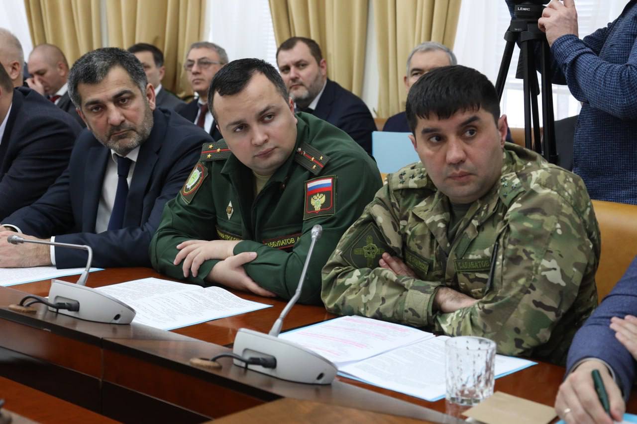 Подготовку к весеннему призыву обсудили под руководством Абдулмуслима Абдулмуслимова