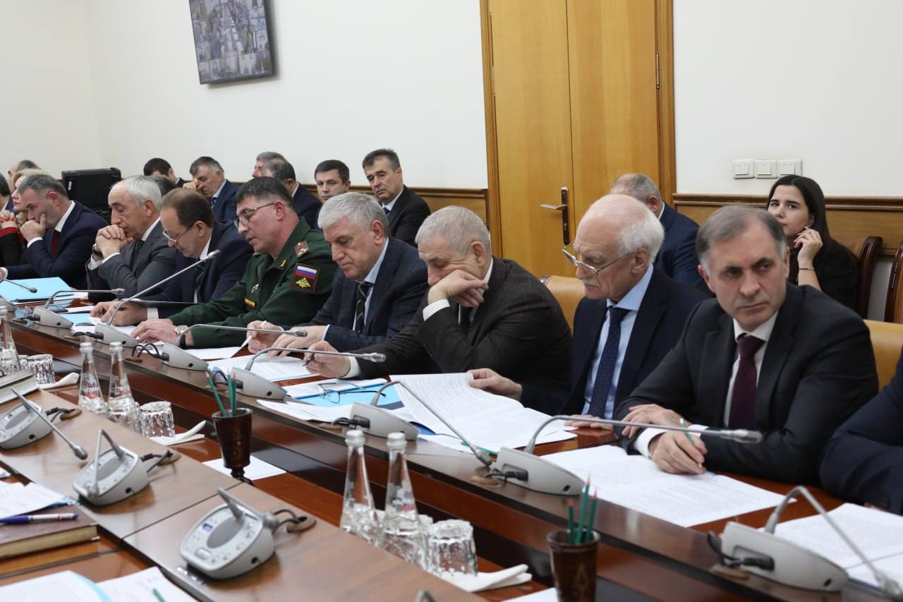 Подготовку к весеннему призыву обсудили под руководством Абдулмуслима Абдулмуслимова
