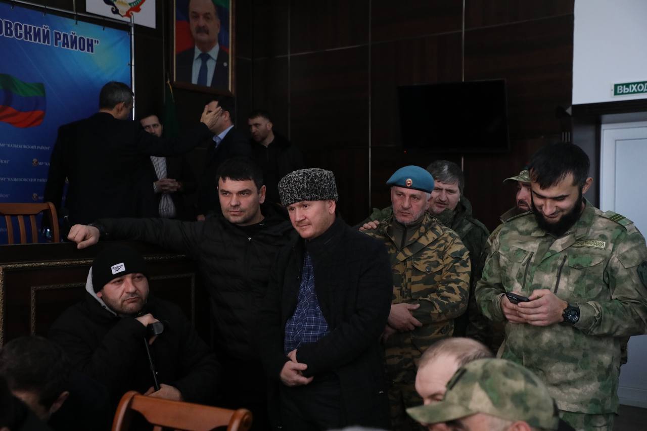 Абдулмуслим Абдулмуслимов встретился с участниками СВО из Казбековского района в канун Дня защитника Отечества