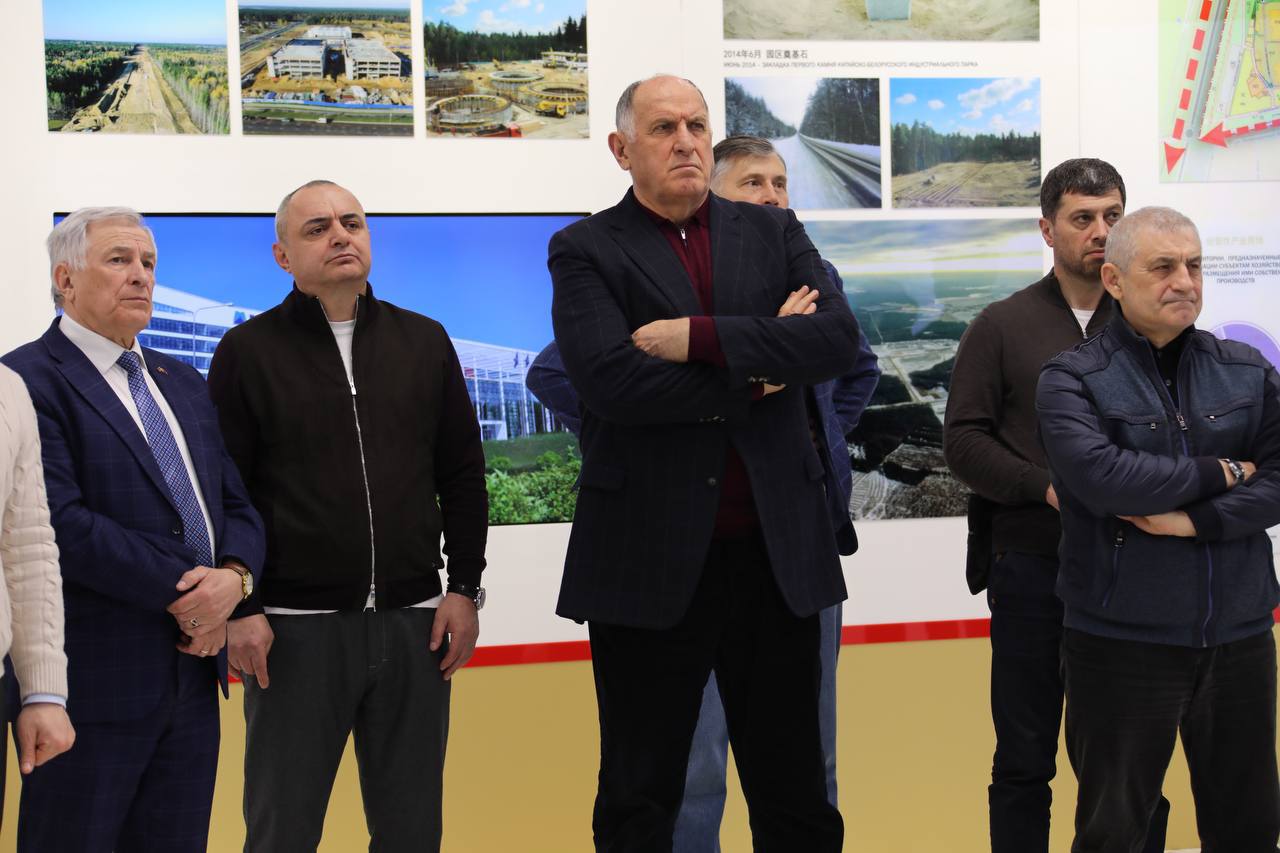 Абдулмуслим Абдулмуслимов посетил индустриальный парк «Великий камень» в Беларуси