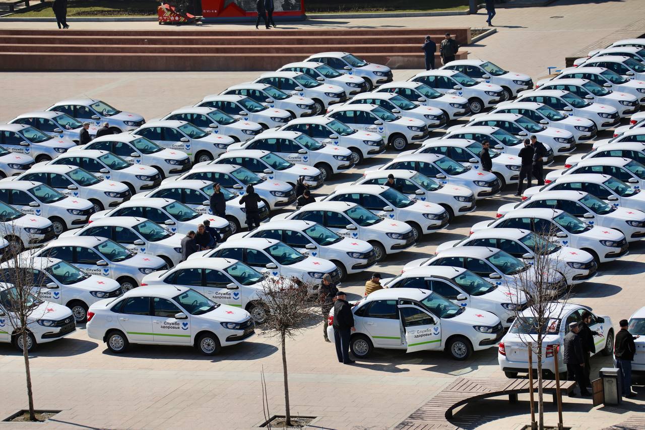 171 единицу санитарного автотранспорта передали медучреждениям Дагестана
