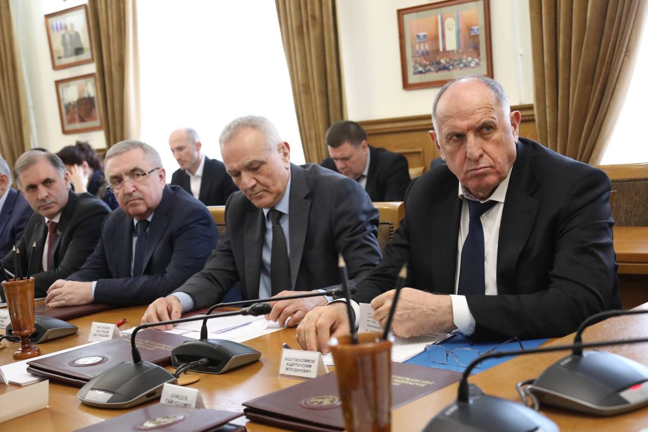 Абдулмуслим Абдулмуслимов встретился с депутатами парламента Дагестана в преддверии выступления с Отчетом о работе Правительства за 2024 года