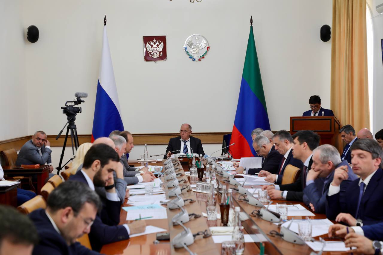Абдулмуслим Абдулмуслимов поручил усилить контроль за реализацией нацпроектов в Дагестане