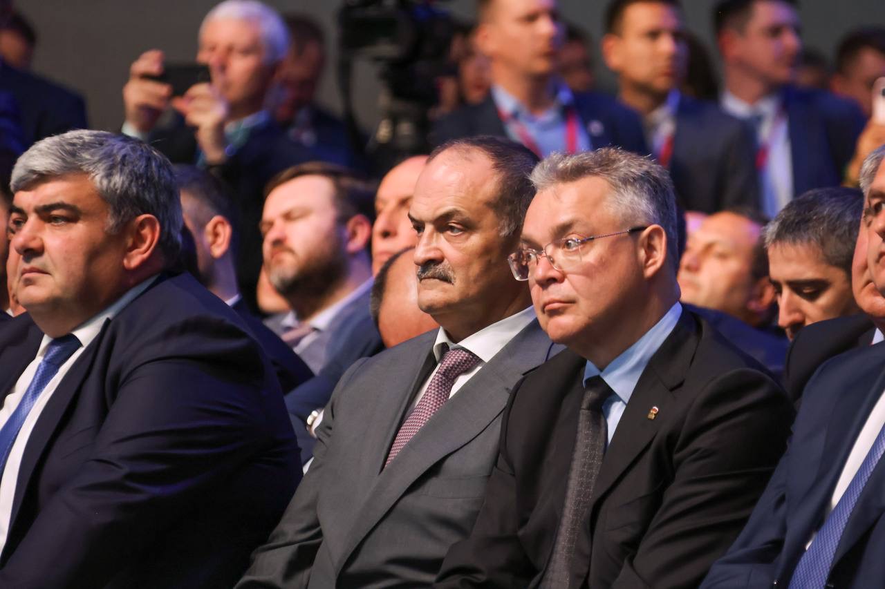 Александр Новак посетил стенд Дагестана на КИФ 2025