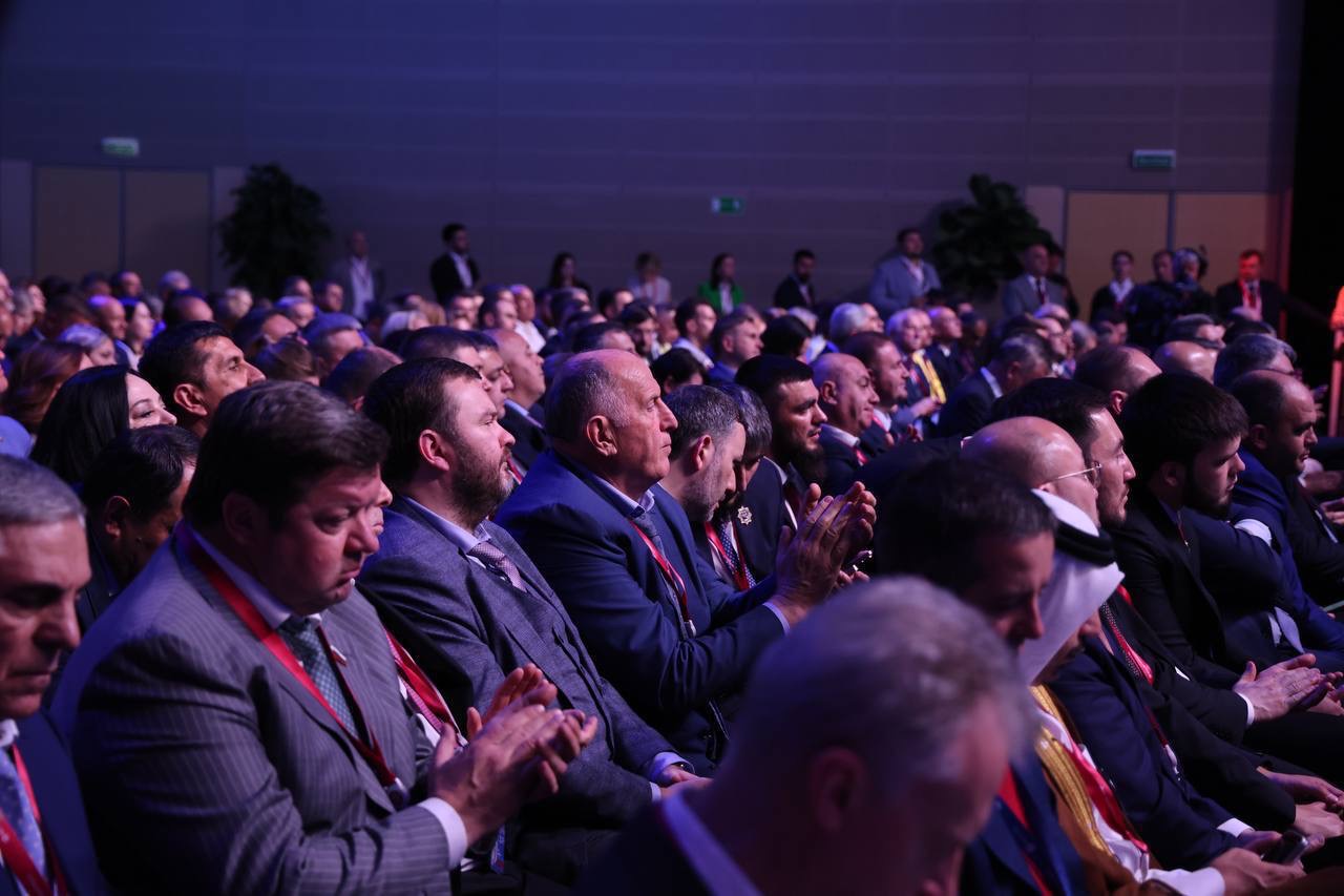 Александр Новак посетил стенд Дагестана на КИФ 2025