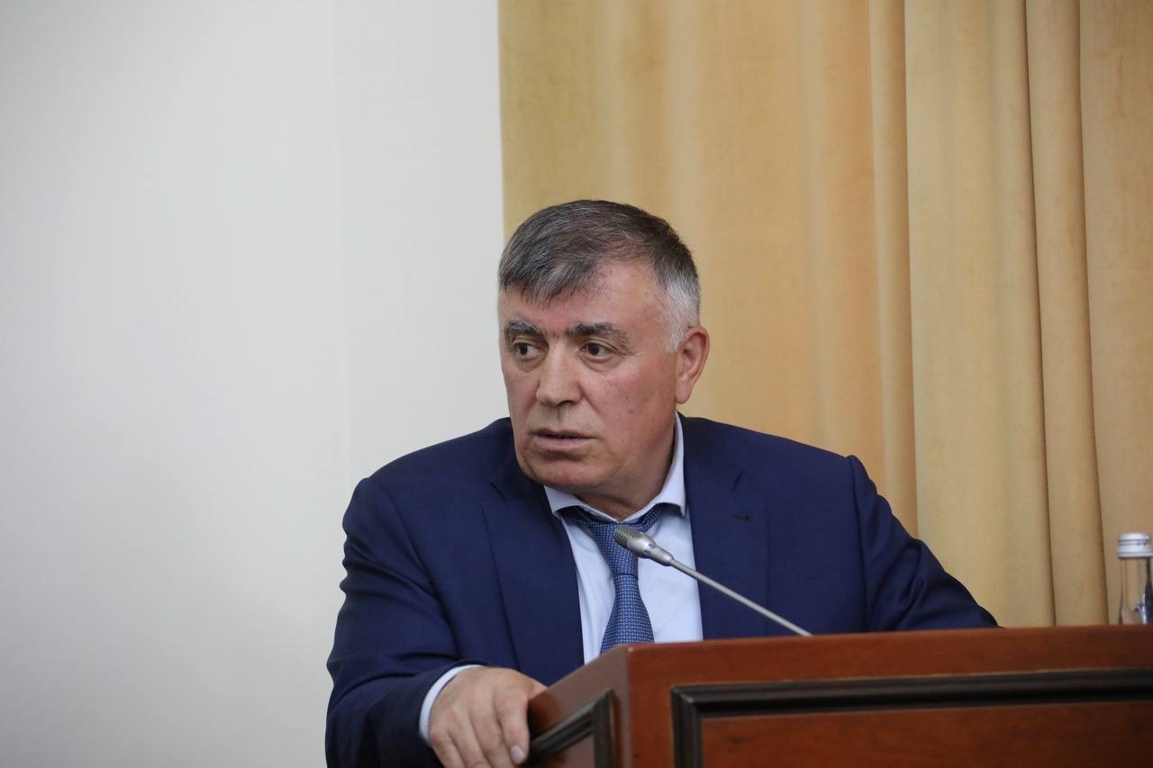 Абдулмуслим Абдулмуслимов поручил до 1 декабря завершить маркировку животных на сельхозпредприятиях Дагестана
