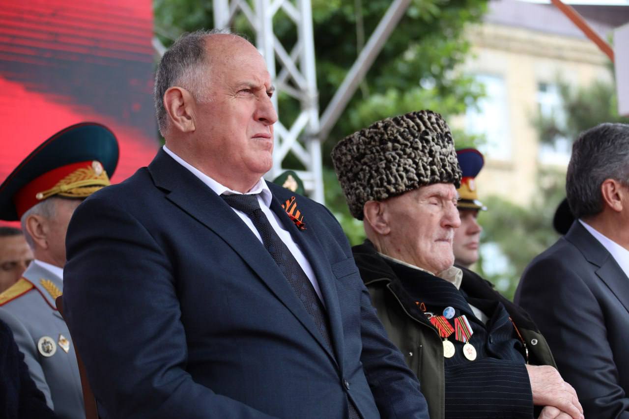 Абдулмуслим Абдулмуслимов поздравил со 101-летием ветерана ВОВ Мусу Багаутдинова