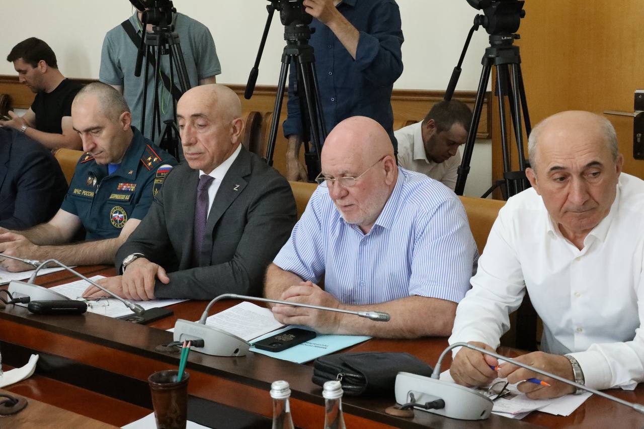 Абдулмуслим Абдулмуслимов провел заседание Правительственной комиссии РД по обеспечению БДД