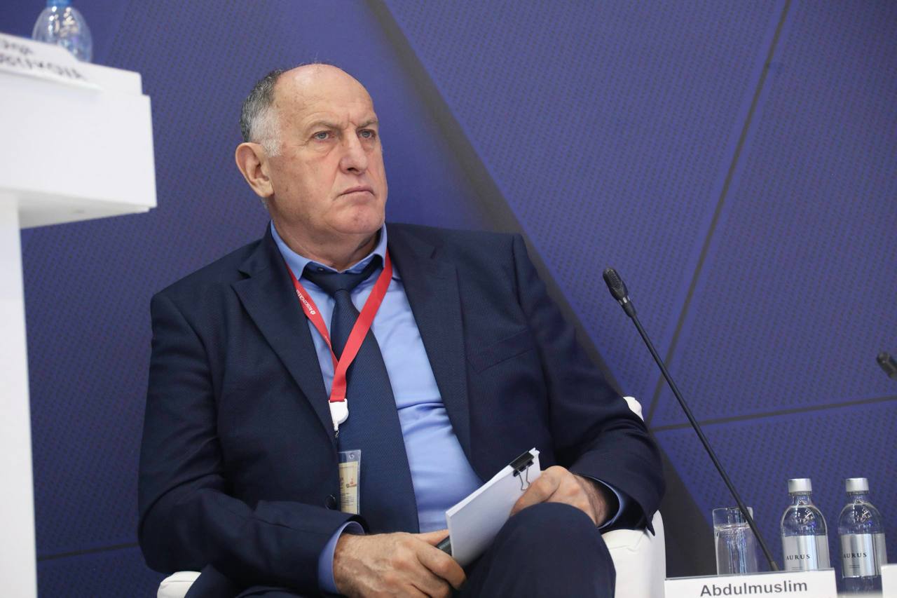 Абдулмуслим Абдулмуслимов выступил спикером дискуссии «Передовое здравоохранение - совместная цель государств и бизнеса» на ПМЭФ
