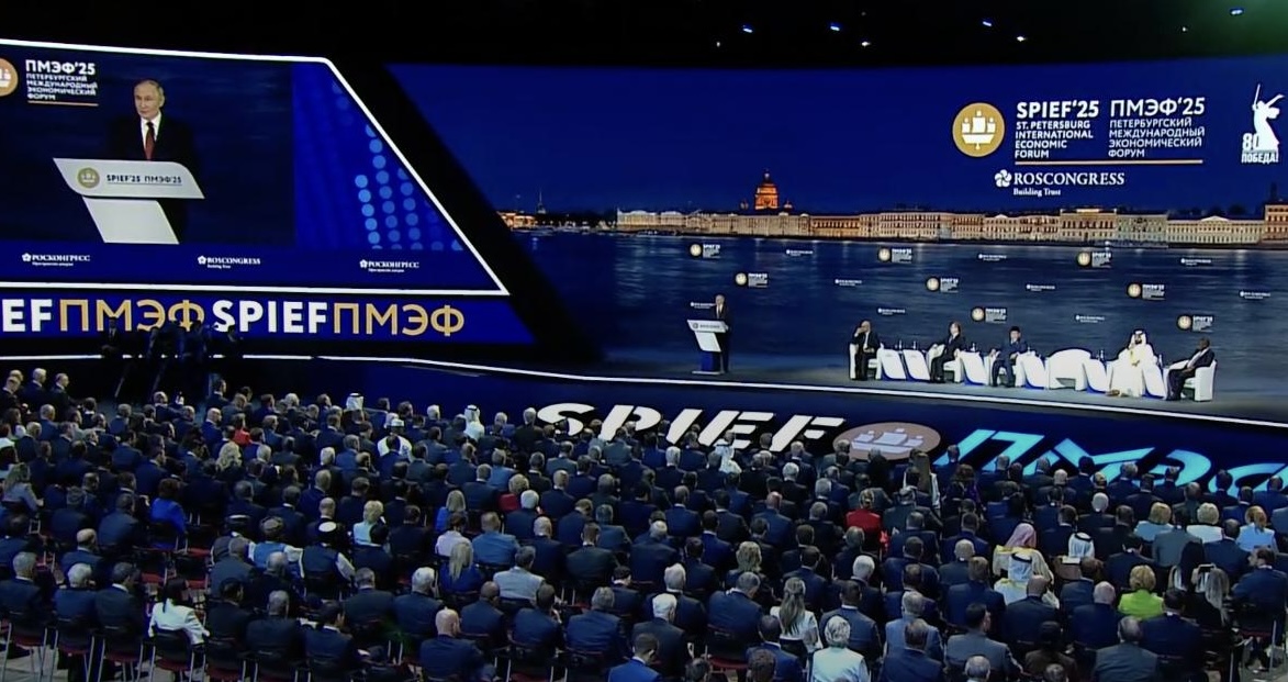 Абдулмуслим Абдулмуслимов принял участие в пленарном заседании ПМЭФ-2025