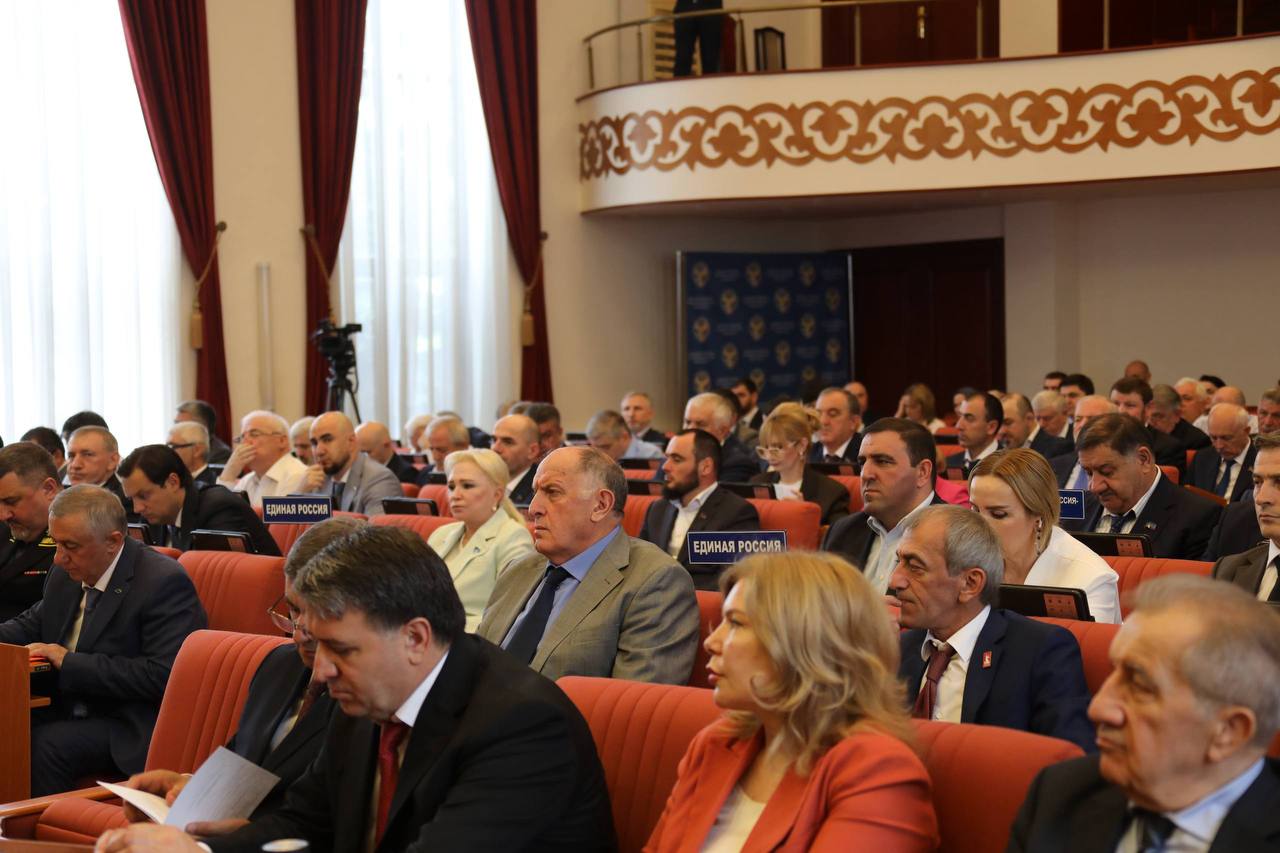 Абдулмуслим Абдулмуслимов принял участие в сессии Народного Собрания Дагестана