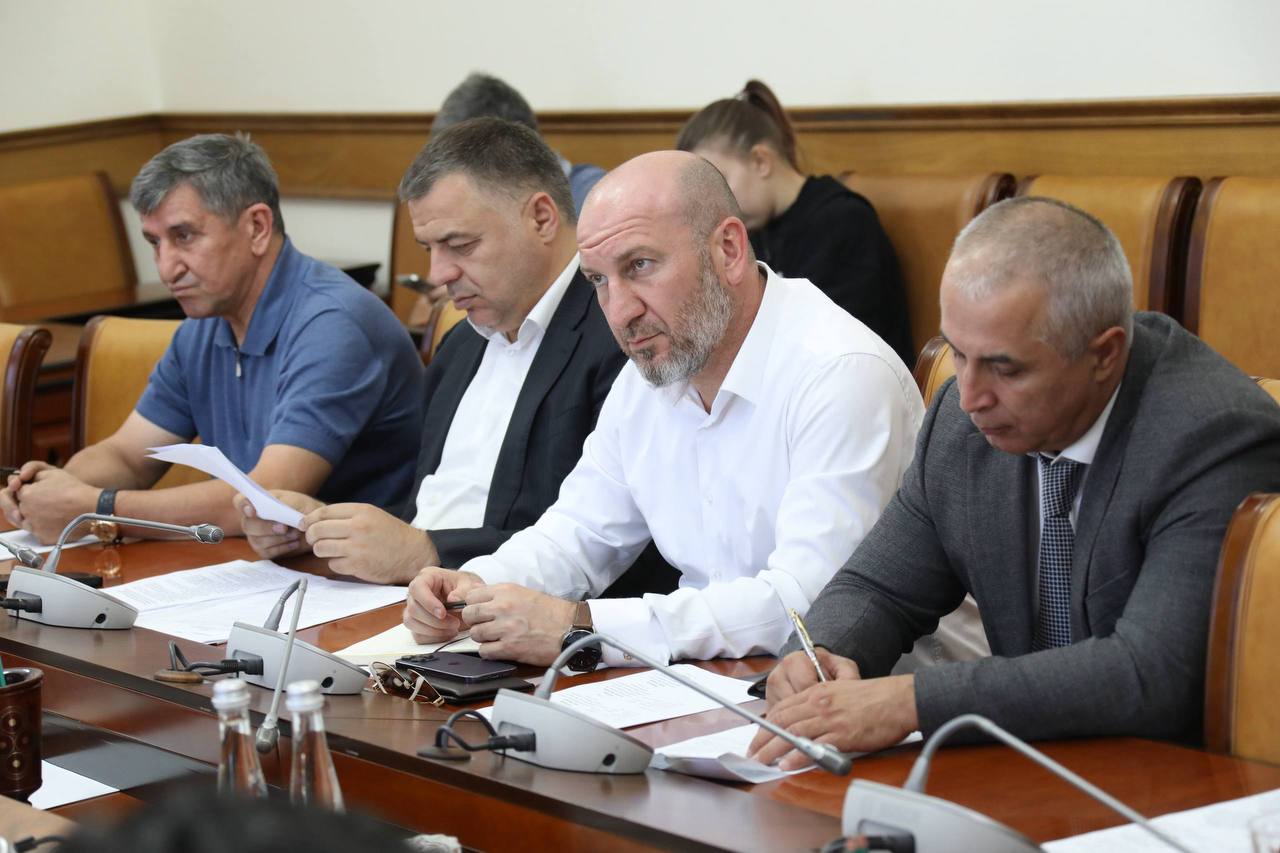 Абдулмуслим Абдулмуслимов поручил обеспечить резервные мощности электросетей в летний «пиковый» период в Дагестане