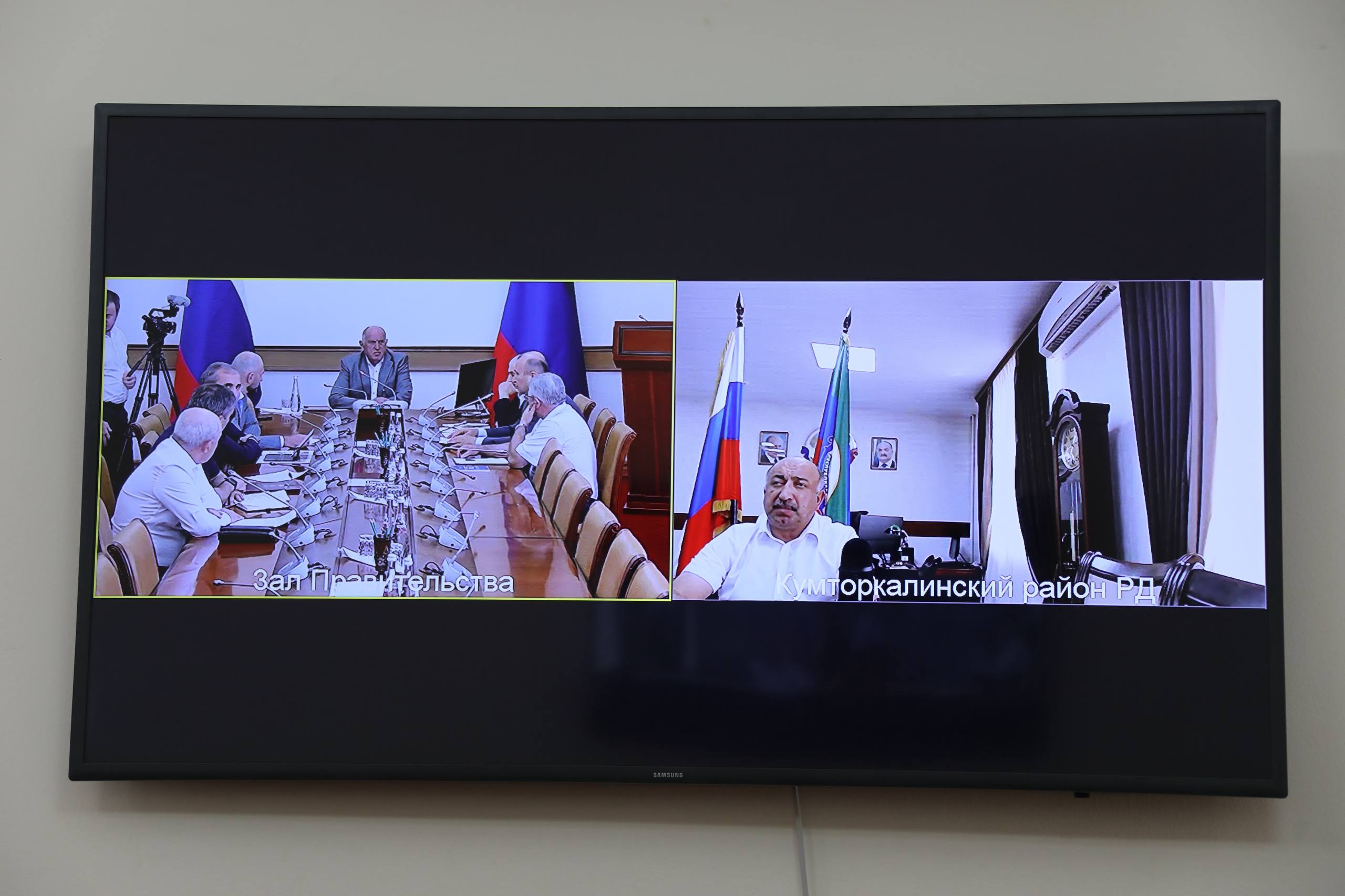 Продолжается подготовка к переустройству под 4 полосы проезжей части дороги в районе ж/д переезда в поселке Тюбе