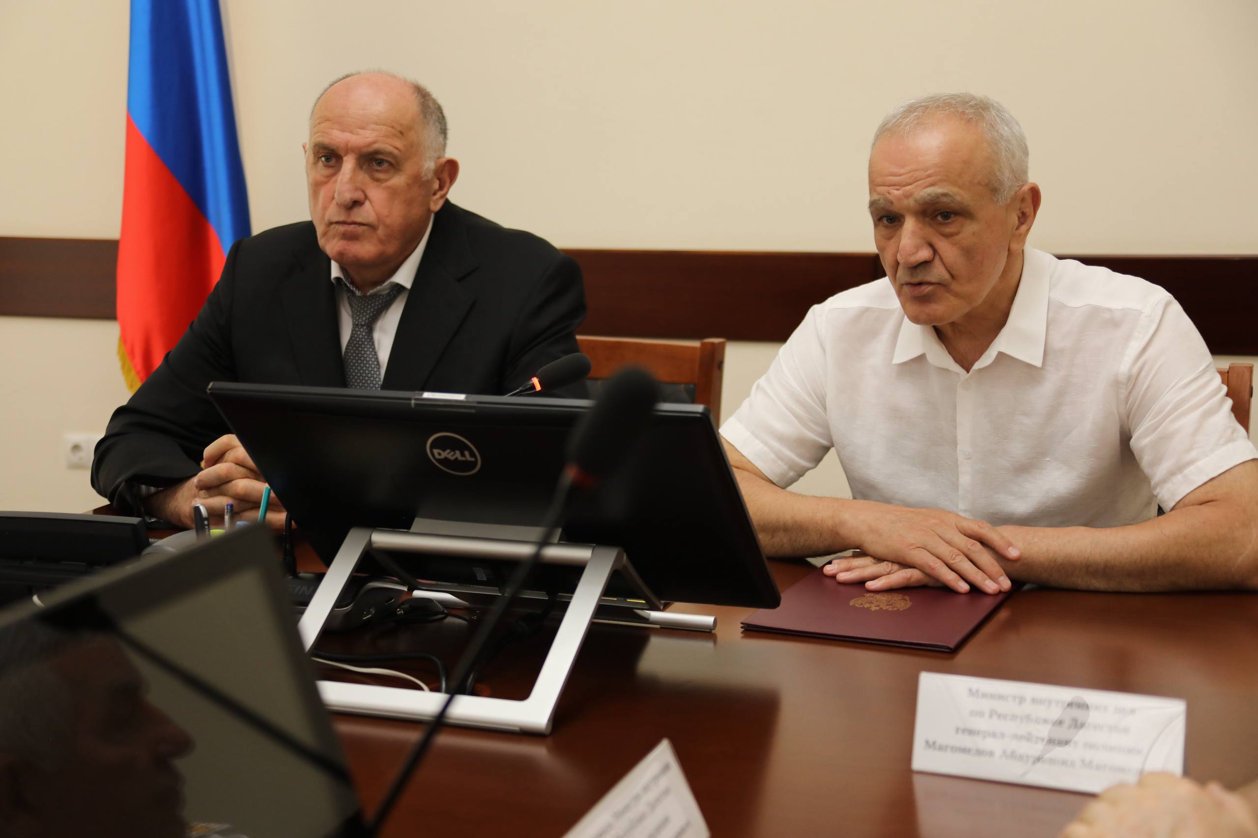Абдулмуслим Абдулмуслимов вручил награды сотрудникам МВД Дагестана