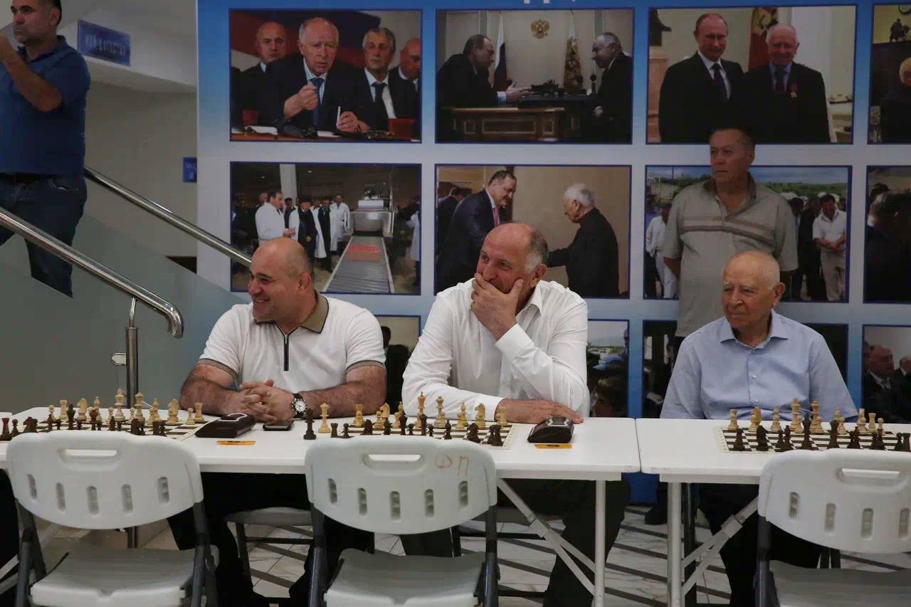 Абдулмуслим Абдулмуслимов дал старт чемпионату Дагестана по шахматам по блицу