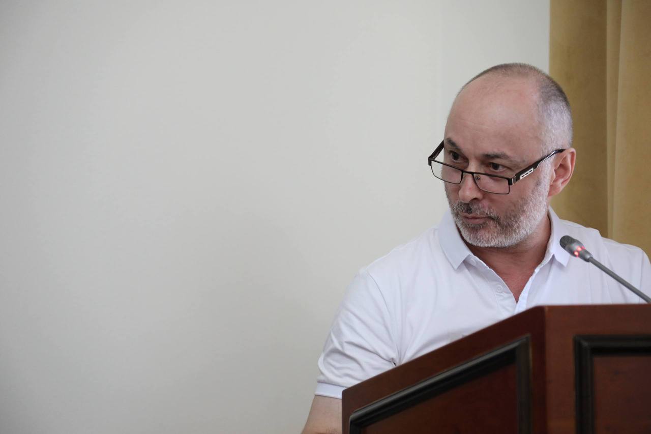Ликвидацию последствий происшествия в столичном МКД по ул. Гапцахская обсудили в Правительстве Дагестана