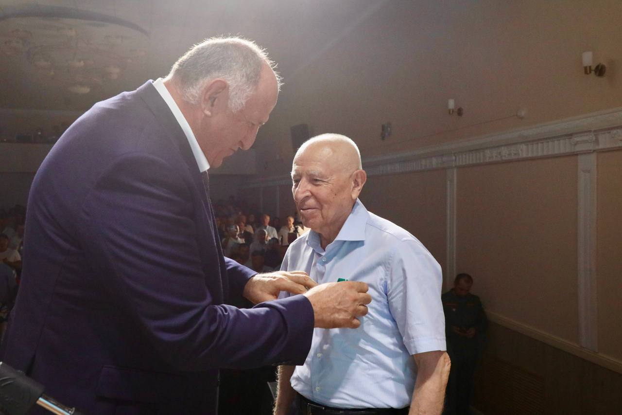 Абдулмуслим Абдулмуслимов принял участие в праздновании 85-летнего юбилея Муху Алиева в Хунзахском районе