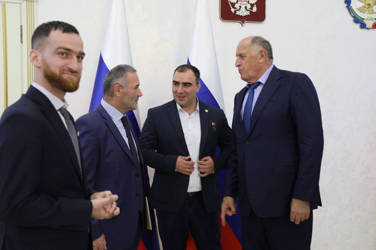 Абдулмуслим Абдулмуслимов встретился с Героями РФ - участниками акции «Вахта Героев Отечества»