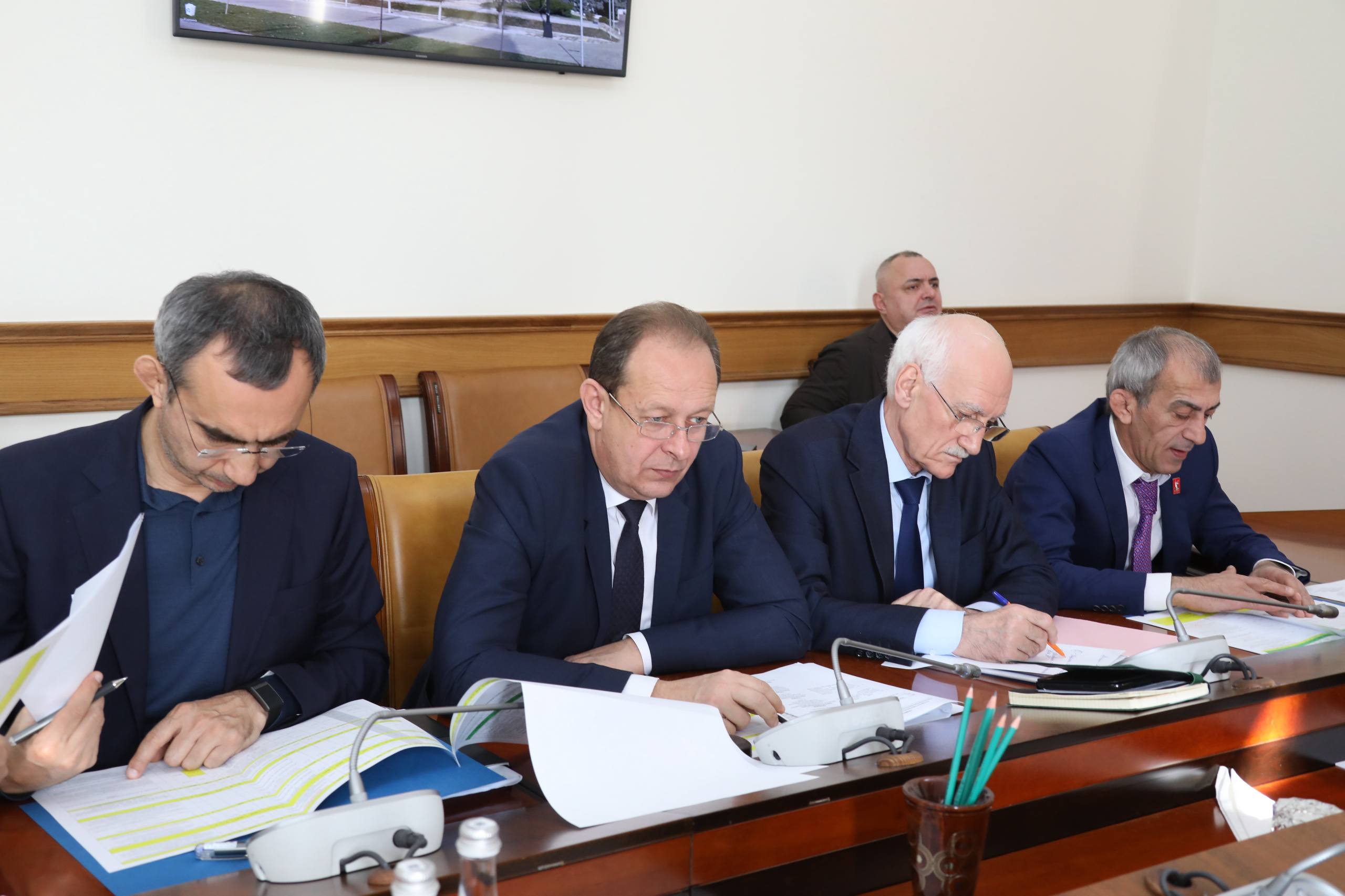 Абдулмуслим Абдулмуслимов провел заседание президиума Совета при Главе РД по стратегическому развитию и проектной деятельности