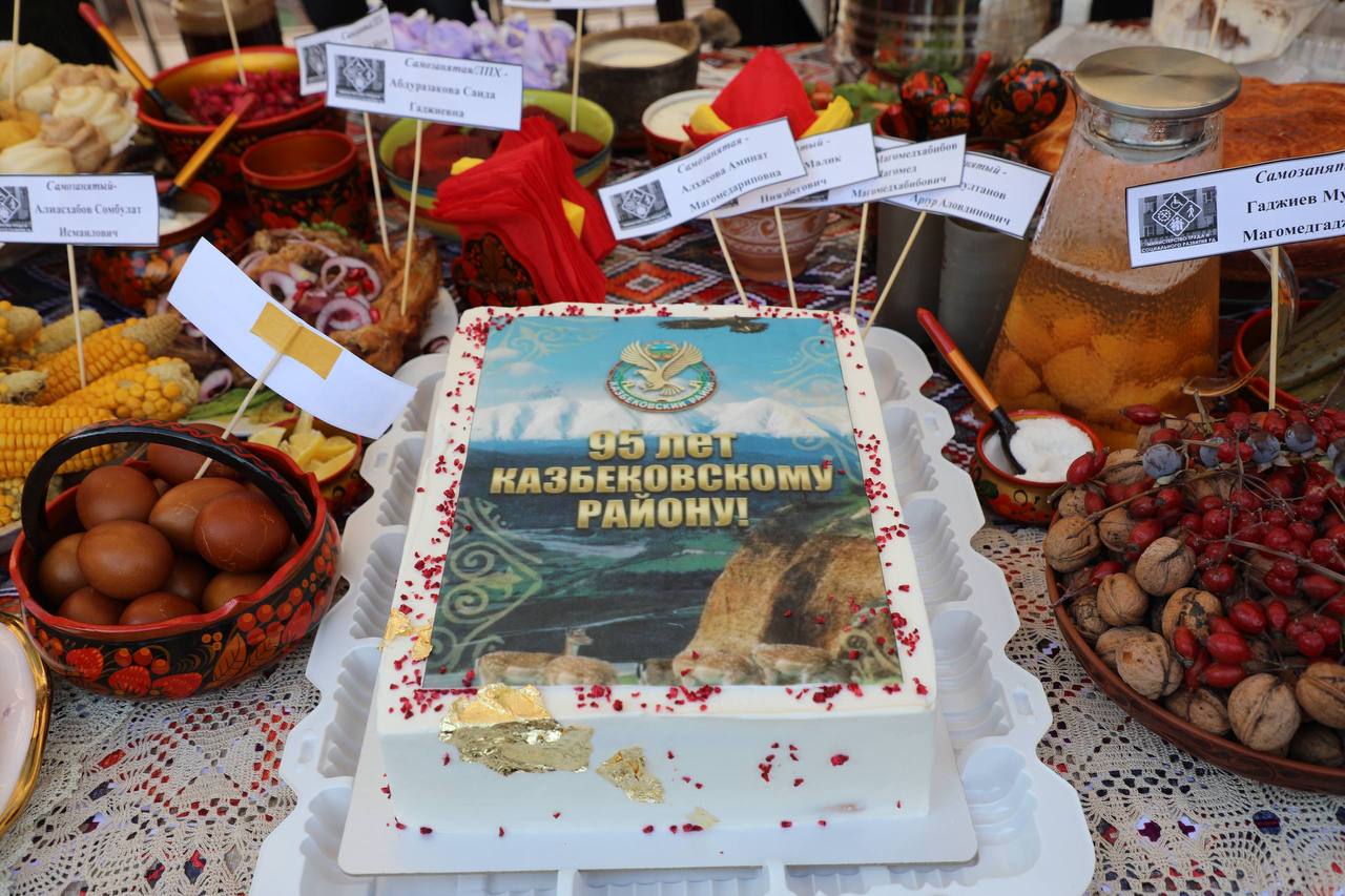 Абдулмуслим Абдулмуслимов посетил национальные подворья Казбековского района