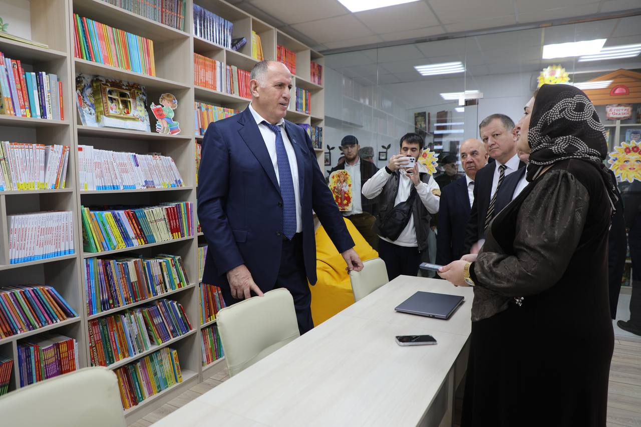 Новую модельную библиотеку открыли в Казбековском районе