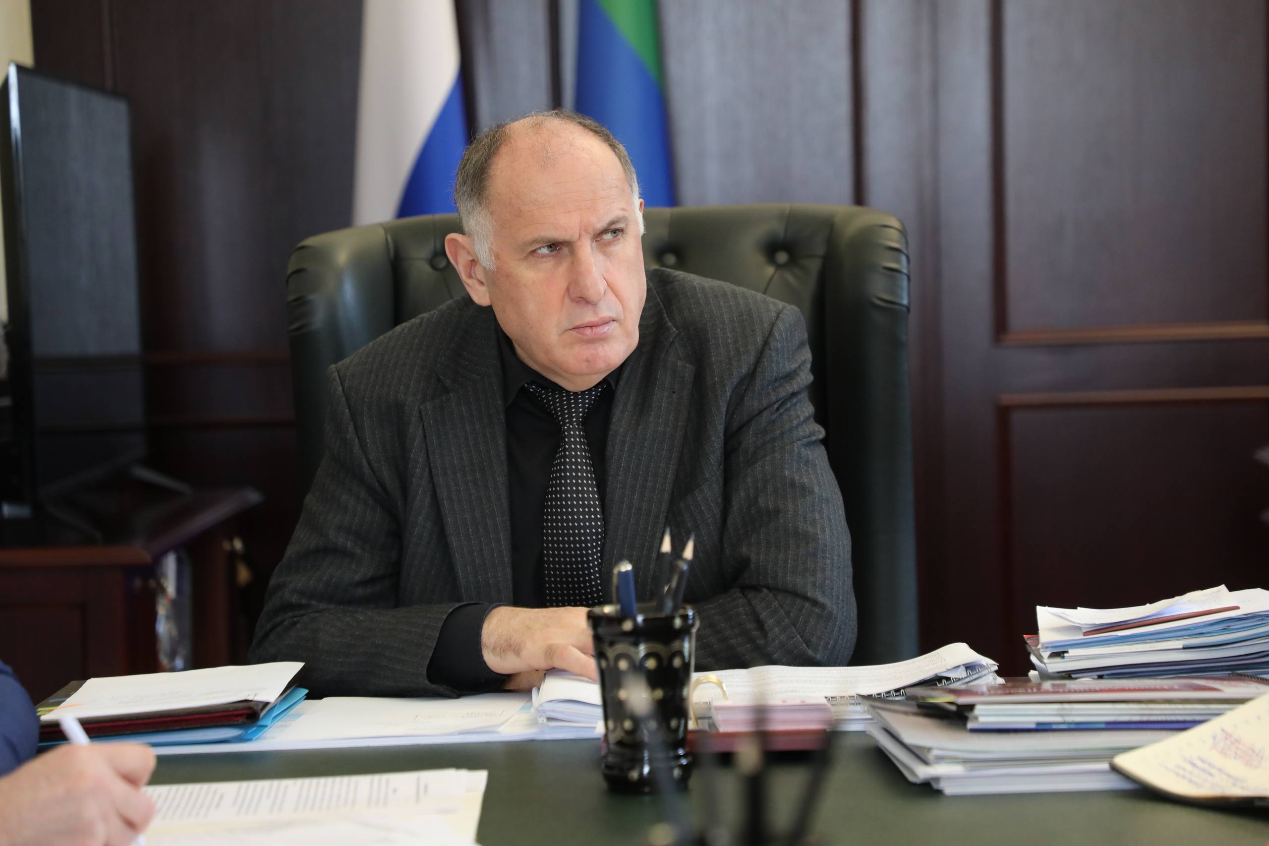 Абдулмуслим Абдулмуслимов встретился с руководством ресурсоснабжающих компаний