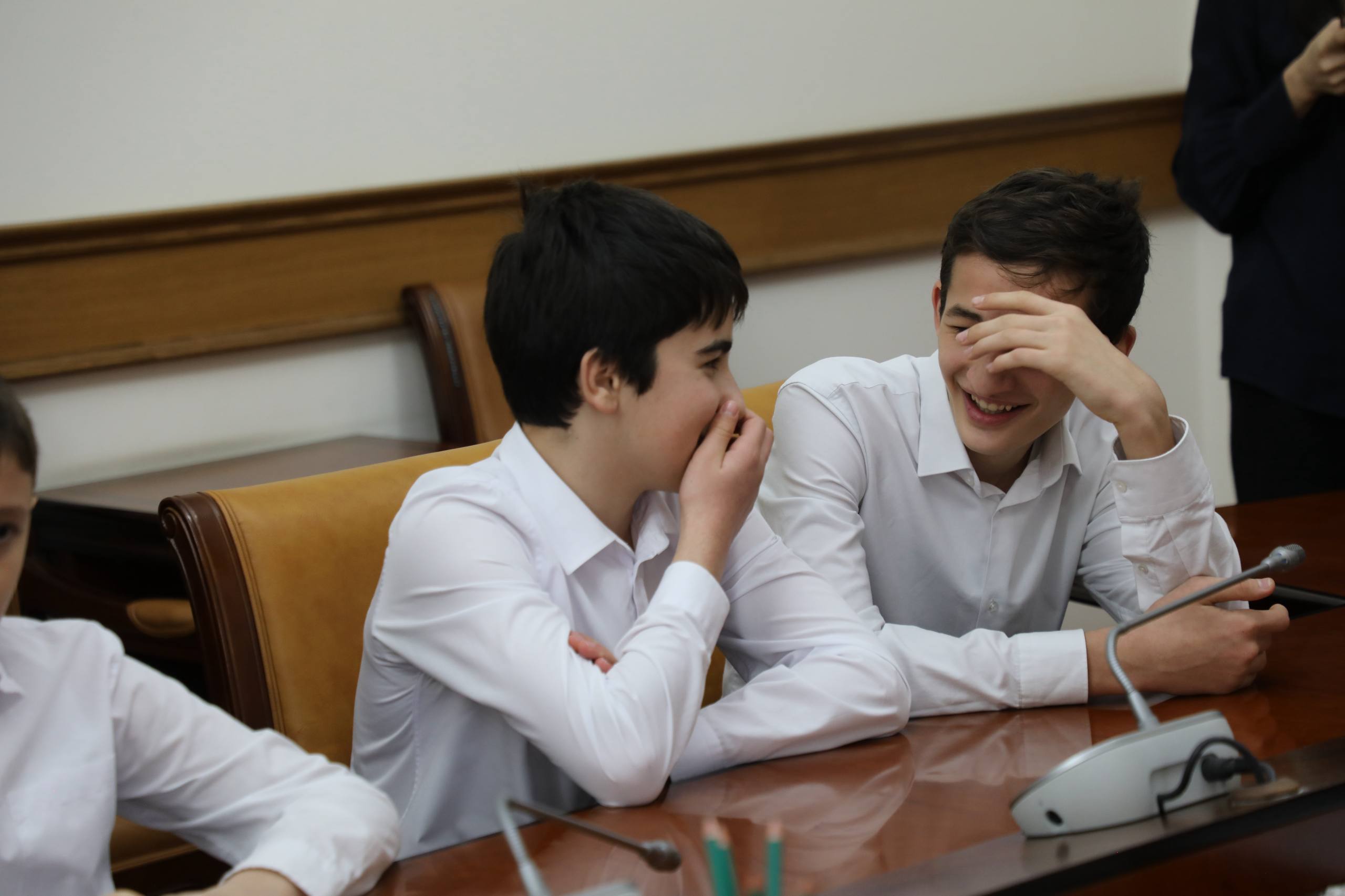 Экскурсию по Дому Правительства провели для школьников Махачкалы