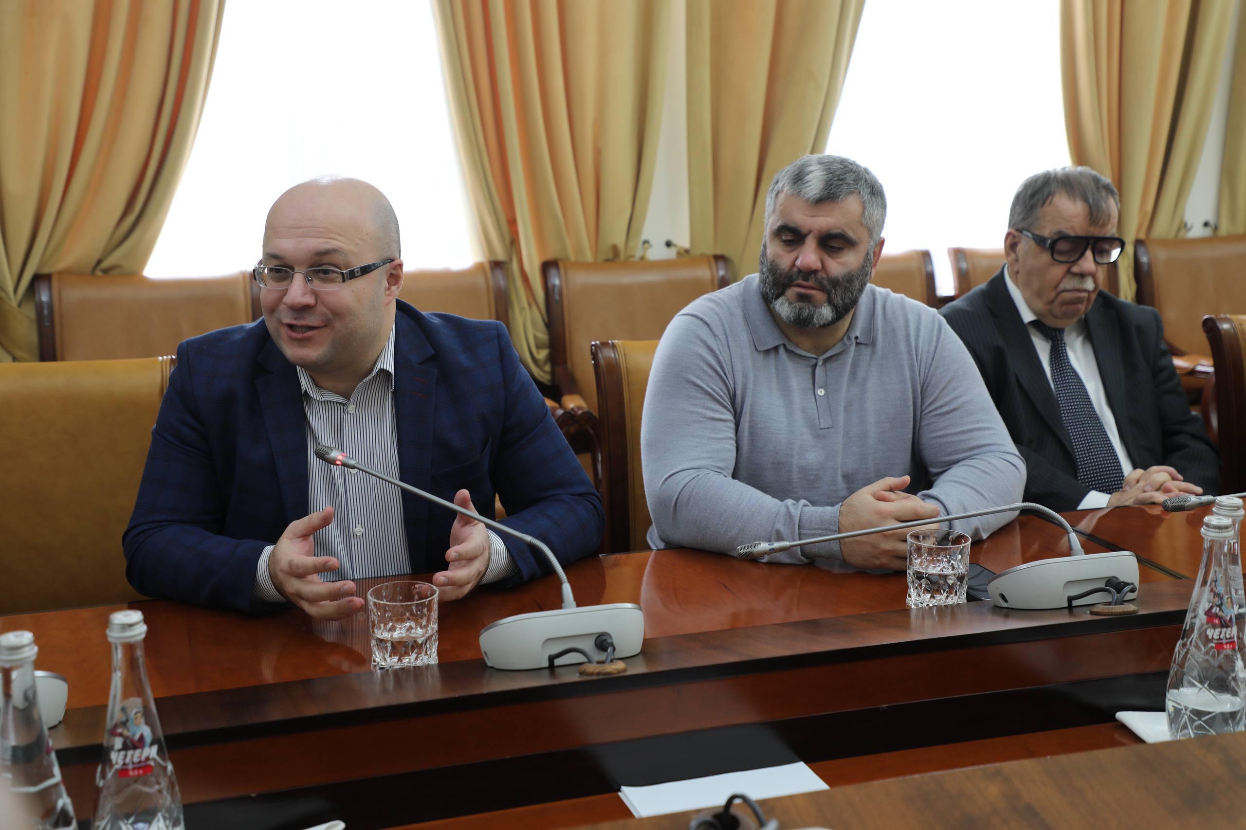Абдулмуслим Абдулмуслимов встретился с представителями крупных оптовых организаций Дагестана