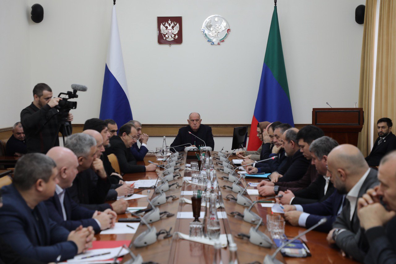 Абдулмуслим Абдулмуслимов провел первое в 2026 году оперативное совещание с членами Правительства Дагестана