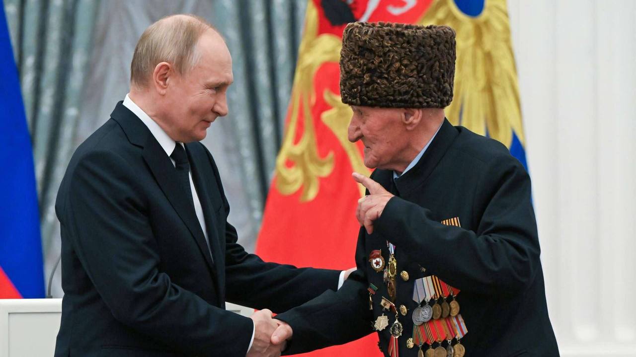 Абдулмуслим Абдулмуслимов поздравил с днем рождения Героя России, ветерана Великой Отечественной войны Ибрагим-Пашу Садыкова