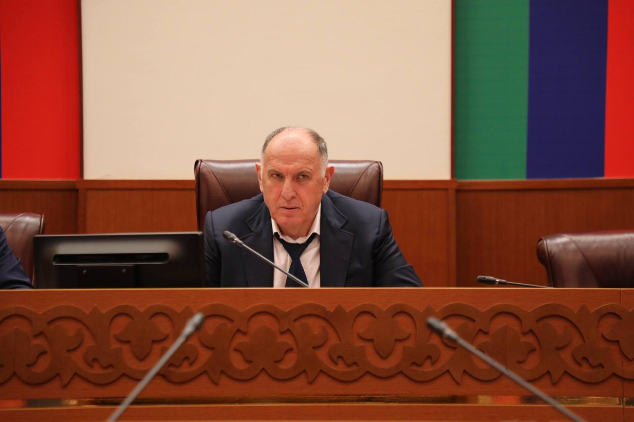 Абдулмуслим Абдулмуслимов провёл расширенное совещание с составом Правительства Дагестана