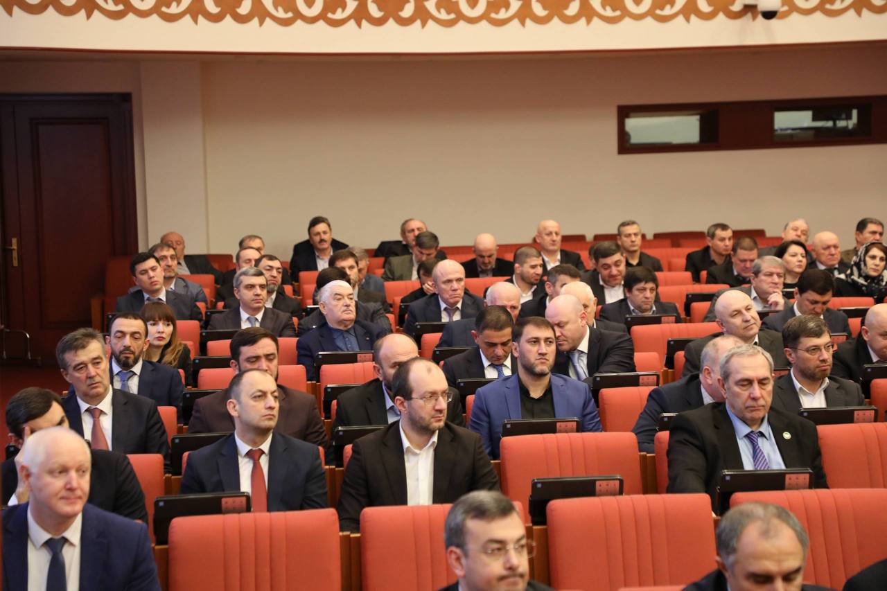 Абдулмуслим Абдулмуслимов провёл расширенное совещание с составом Правительства Дагестана