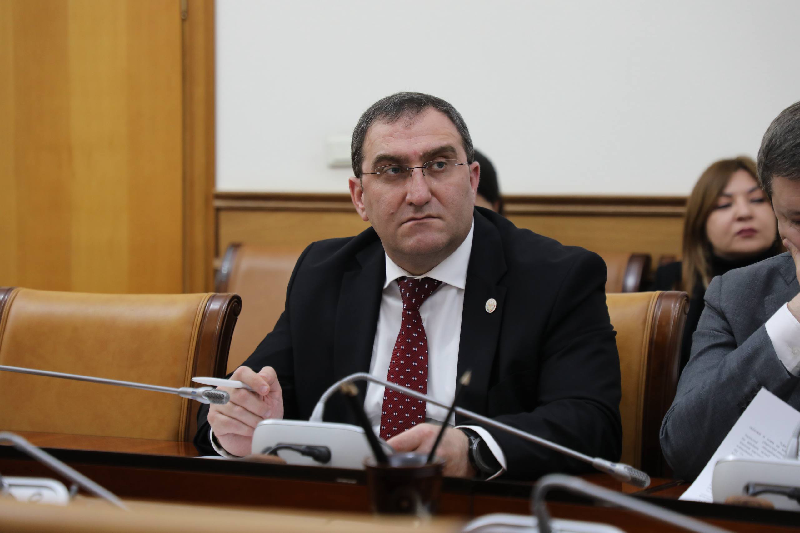 Абдулмуслим Абдулмуслимов провёл совещание по ценовой ситуации на потребительском рынке Дагестана