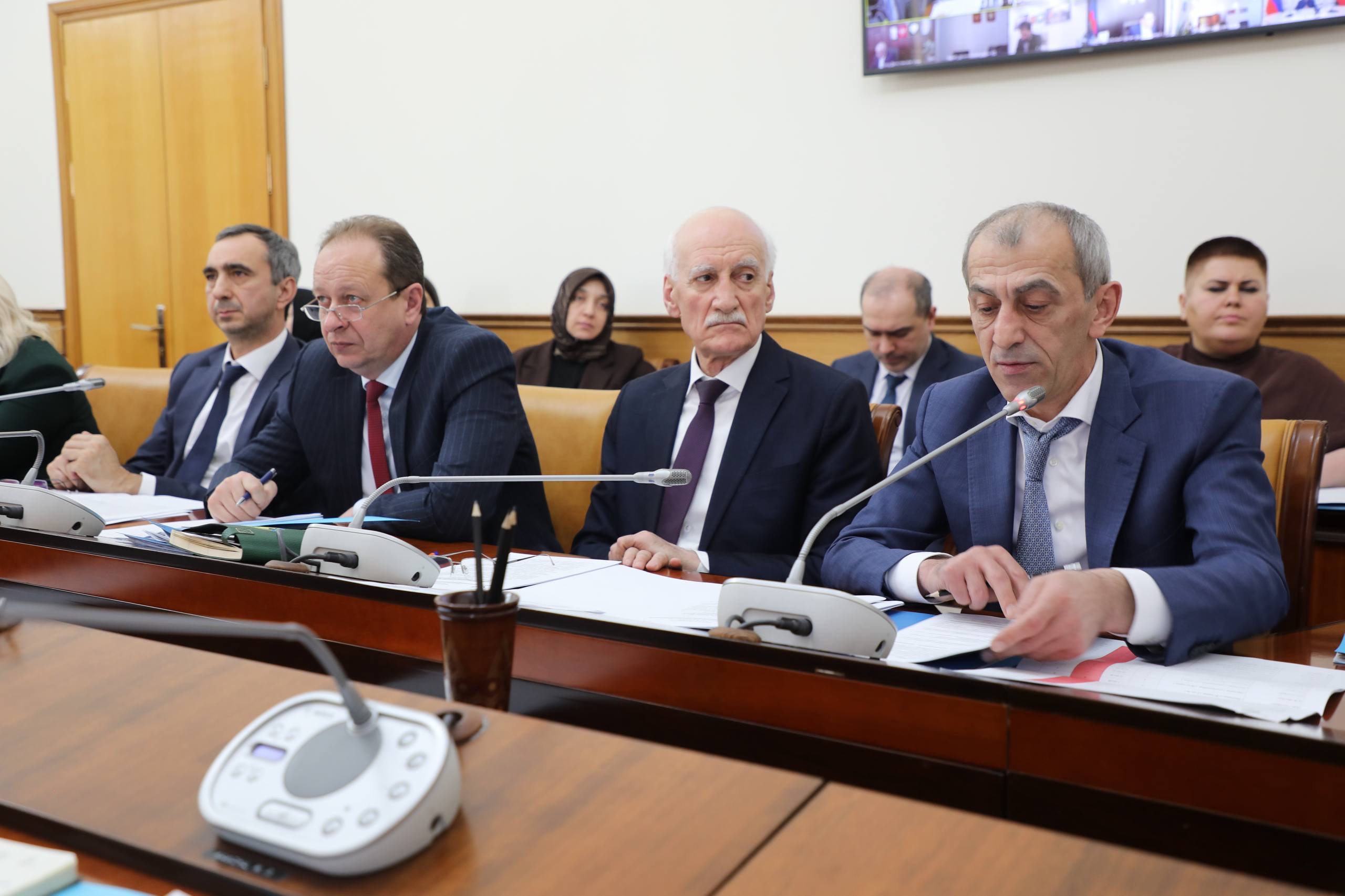 Премьер Дагестана поручил переформатировать работу по лицензированию УК